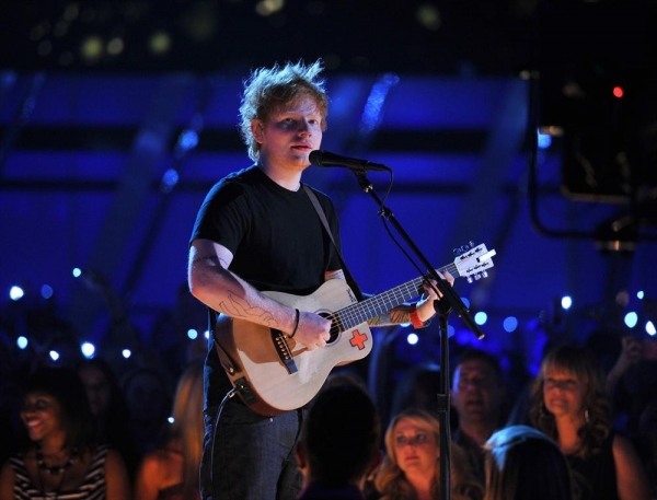 Photo Flash: Look Back at Last Night's Star-Studded 2013 Billboard Music Awards! Image