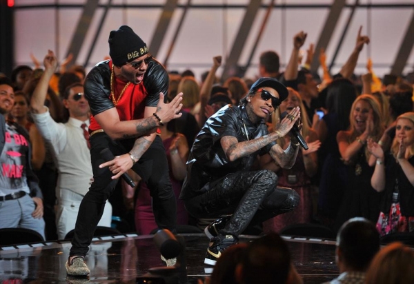 Photo Flash: Look Back at Last Night's Star-Studded 2013 Billboard Music Awards! Image