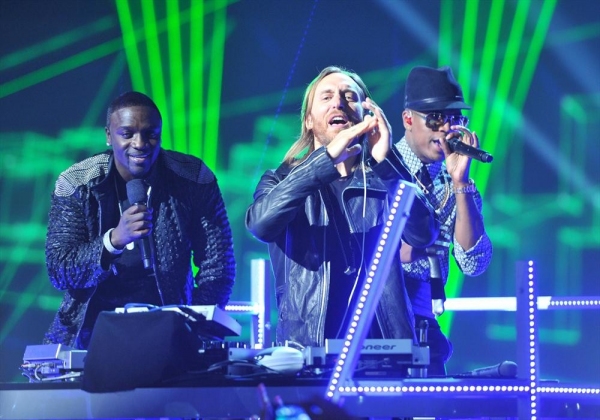 Photo Flash: Look Back at Last Night's Star-Studded 2013 Billboard Music Awards! Image