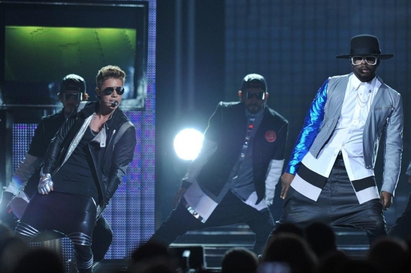 Photo Flash: Look Back at Last Night's Star-Studded 2013 Billboard Music Awards! Image