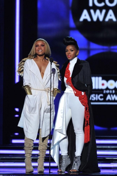 Photo Flash: Look Back at Last Night's Star-Studded 2013 Billboard Music Awards! Image