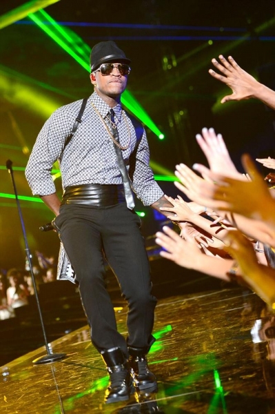 Photo Flash: Look Back at Last Night's Star-Studded 2013 Billboard Music Awards! Image