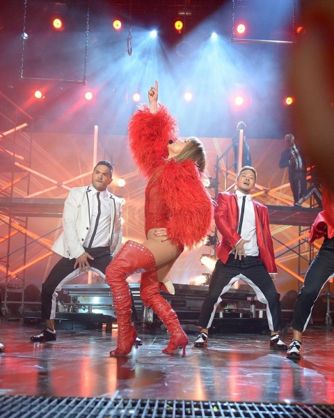 Photo Flash: Look Back at Last Night's Star-Studded 2013 Billboard Music Awards! Image