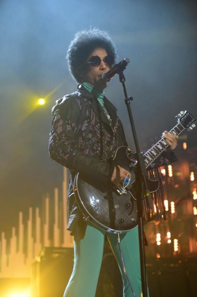 Photo Flash: Look Back at Last Night's Star-Studded 2013 Billboard Music Awards! Image