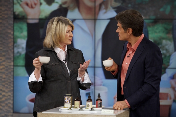 Photo Flash: Martha Stewart Drops by THE DR. OZ SHOW Image