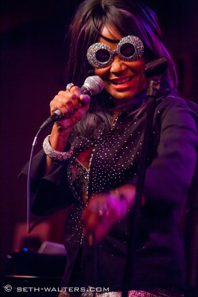 Photo Flash: Tonya Pinkins and More Perform in THE POP SHOW at Birdland Image
