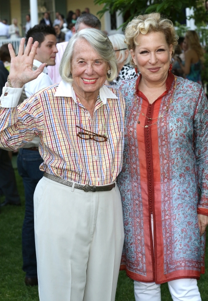 Photo Coverage: Bette Midler Celebrates 18 Years at NYRP's Spring Picnic! Image