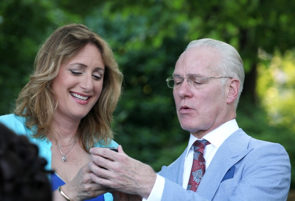 Photo Coverage: Bette Midler Celebrates 18 Years at NYRP's Spring Picnic! Image