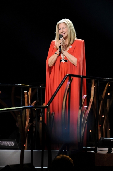 Photo & Video Special: Barbra Streisand (and Family) Wow in Sold Out O2 Concert for European Tour Debut Image