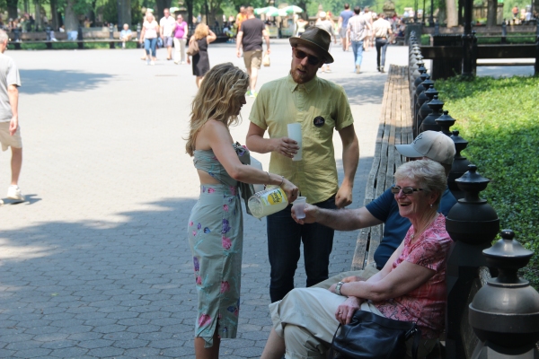 Photo Flash: HOW TO BE A NEW YORKER's Margaret Copeland & Kevin James Doyle Brave the Heat with Lemonade 
