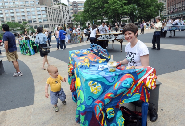 Photo Flash: Cast of ONCE and More at NYC's Sing for Hope Pianos Image