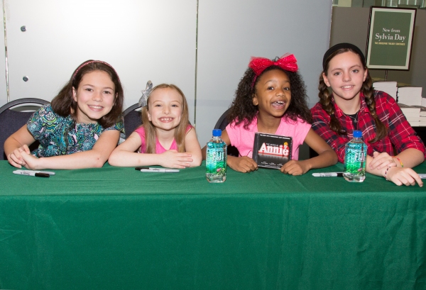 Photo Coverage: Jane Lynch, Lilla Crawford & ANNIE Cast Sign Albums at Barnes & Noble! 