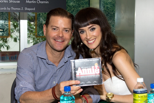 Photo Coverage: Jane Lynch, Lilla Crawford & ANNIE Cast Sign Albums at Barnes & Noble! 