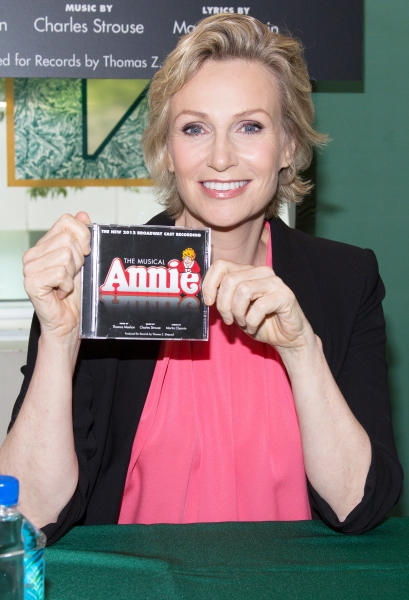 Photo Coverage: Jane Lynch, Lilla Crawford & ANNIE Cast Sign Albums at Barnes & Noble! 