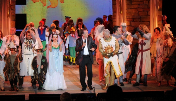 Photo Flash: Eric Idle Surprises the Muny's SPAMALOT Cast on Opening Night!  Image