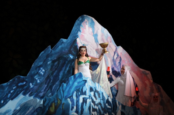 Photo Flash: Eric Idle Surprises the Muny's SPAMALOT Cast on Opening Night!  Image