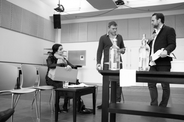 Photo Flash: In Rehearsal for BETRAYAL with  Daniel Craig & Rachel Weisz; Tickets Go On Sale for AMEX Cardholders on 6/26  Image