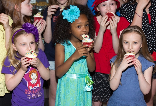 Photo Coverage: ANNIE Cast Tastes Magnolia Bakery's Themed Cupcake Image