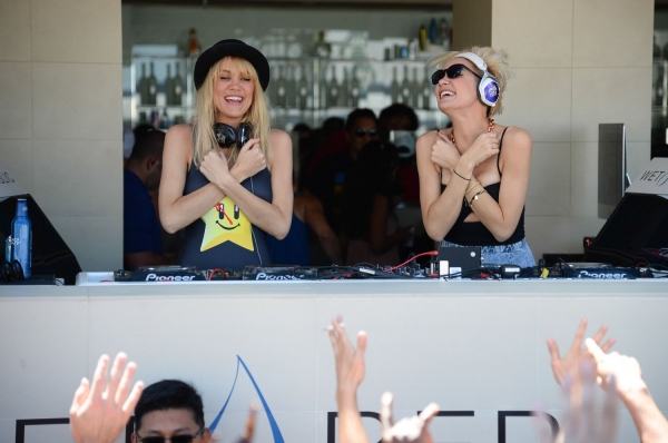 Photo Flash: Tara Reid Parties at WET REPUBLIC in Las Vegas Image