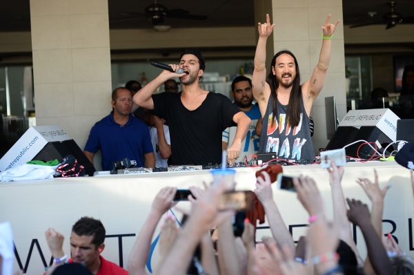 Photo Flash: Tara Reid Parties at WET REPUBLIC in Las Vegas Image