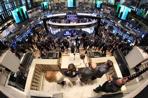 Photo Flash: Laura Osnes Rings Bell at New York Stock Exchange! 