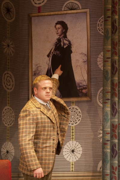 Photo Flash: Dominic Thorburn, Peter Caulfield, Angela Griffin Return to ONE MAN, TWO GUVNORS Image