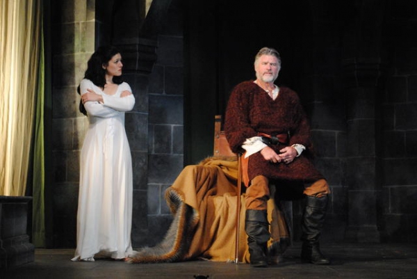 Photo Flash: First Look at Treat Williams and More in BTG's THE LION IN WINTER Image