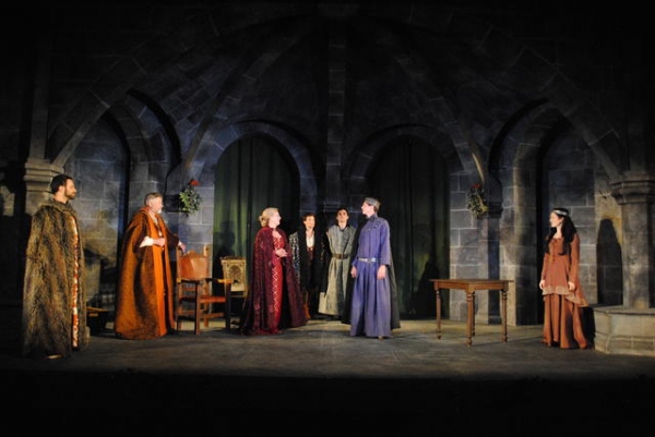 Photo Flash: First Look at Treat Williams and More in BTG's THE LION IN WINTER Image