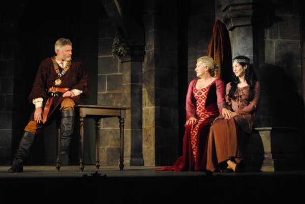Photo Flash: First Look at Treat Williams and More in BTG's THE LION IN WINTER Image