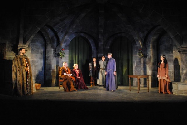 Photo Flash: First Look at Treat Williams and More in BTG's THE LION IN WINTER Image