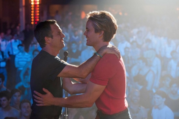 Mark Ruffalo and Taylor Kitsch on the set of THE NORMAL HEART Photo