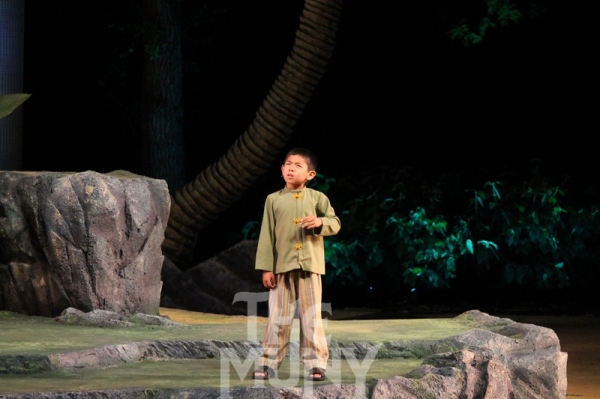 Photo Flash: First Look at Laura Michelle Kelly, Ben Davis, Josh Young & More in SOUTH PACIFIC at the MUNY  Image