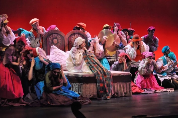 Photo Flash: First Look at Scott Wahle, Donna Sorbello and More in Reagle Music Theatre's FIDDLER ON THE ROOF Image
