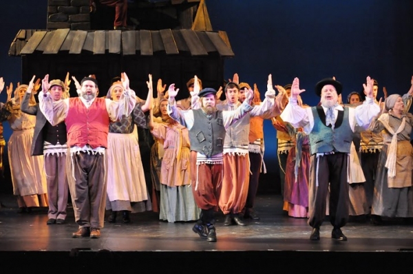 Photo Flash: First Look at Scott Wahle, Donna Sorbello and More in Reagle Music Theatre's FIDDLER ON THE ROOF Image
