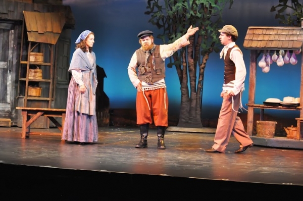 Photo Flash: First Look at Scott Wahle, Donna Sorbello and More in Reagle Music Theatre's FIDDLER ON THE ROOF Image