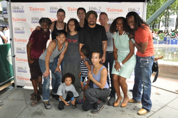 Helen Little and the cast of Stomp Photo