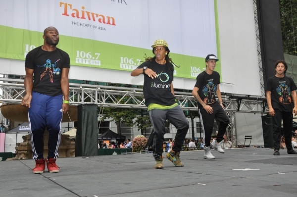 Photo Coverage: Casts of PIPPIN, CINDERELLA & More Perform at First Broadway in Bryant Park of 2013! 