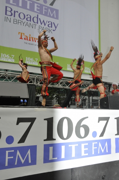 Photo Coverage: Casts of PIPPIN, CINDERELLA & More Perform at First Broadway in Bryant Park of 2013!  Image