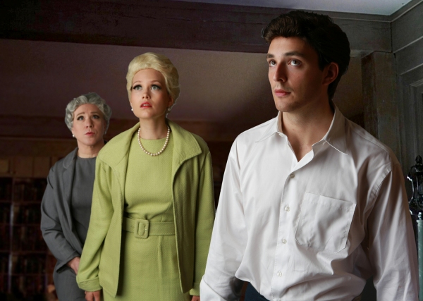 Photo Flash: Promotional Shots for Hell in a Handbag's THE BIRDS, Begin. 8/8 Image