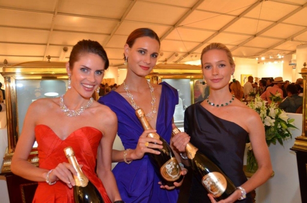 Graff Jewelry models and Perrier Jouet Photo