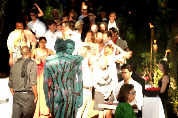 Photo Flash: Alan Cumming, Lady Gaga and More at 2013 Watermill Center Summer Benefit Image