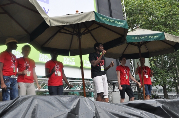 Photo Coverage: KINKY BOOTS, FIRST DATE, BIG FISH & More Visit BROADWAY IN BRYANT PARK! Image