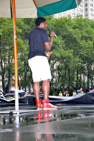 Photo Coverage: KINKY BOOTS, FIRST DATE, BIG FISH & More Visit BROADWAY IN BRYANT PARK!  Image