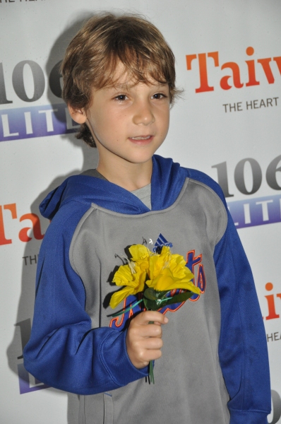 Photo Coverage: KINKY BOOTS, FIRST DATE, BIG FISH & More Visit BROADWAY IN BRYANT PARK!  Image