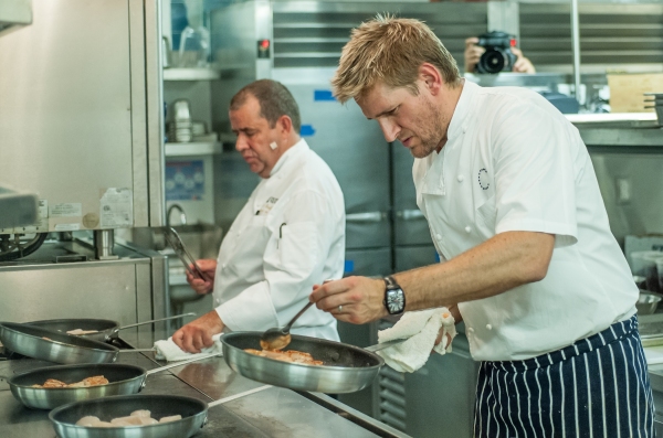 Curtis Stone in action Photo