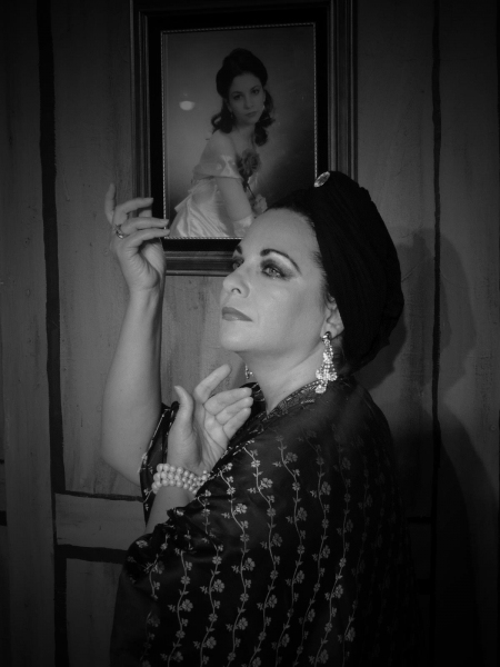 Jeanine Collins as Norma Desmond Photo