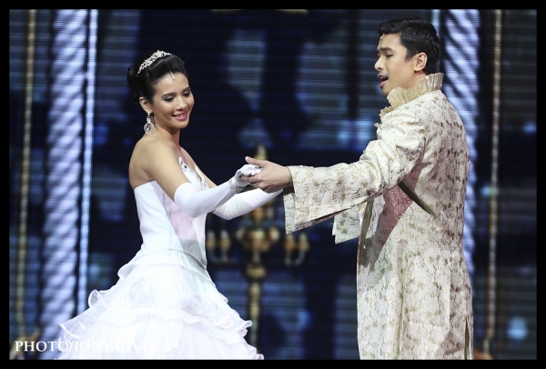 Photo Flash: CINDERELLA Opens Tonight at Resorts World Manila Image