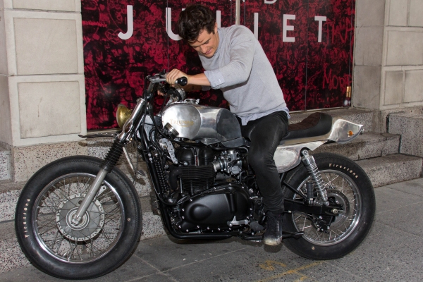 Photo Coverage: ROMEO AND JULIET's Orlando Bloom & Condola Rashad Sign Juliet's Wall at Richard Rodgers Theatre!  Image