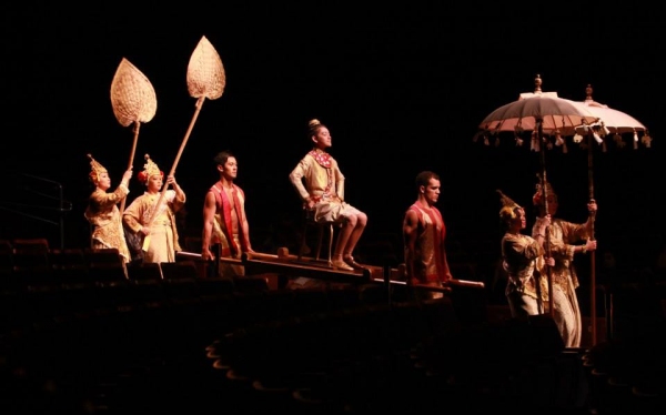Photo Flash: First Look at Christiane Noll, Paul Nakauchi, Telly Leung and More in THE KING AND I at Music Circus Image