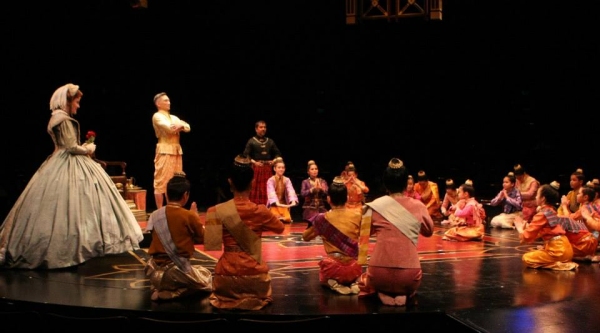 Photo Flash: First Look at Christiane Noll, Paul Nakauchi, Telly Leung and More in THE KING AND I at Music Circus 